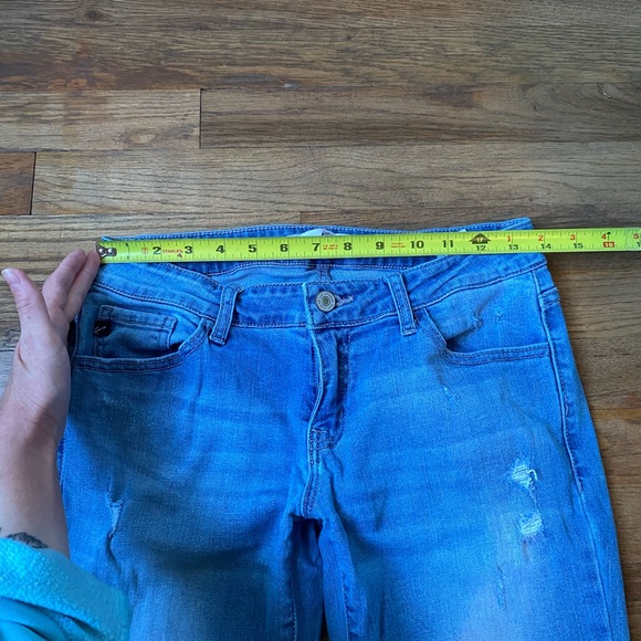 Kancan Jean Light Wash Lightly Distressed Size 26 Pants Womens - Picture 8 of 12